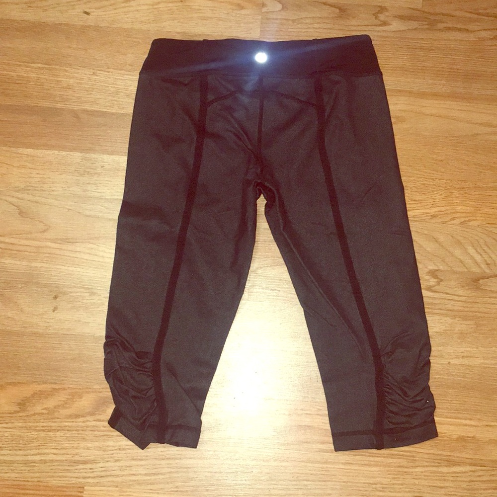 Knee cropped lululemons
